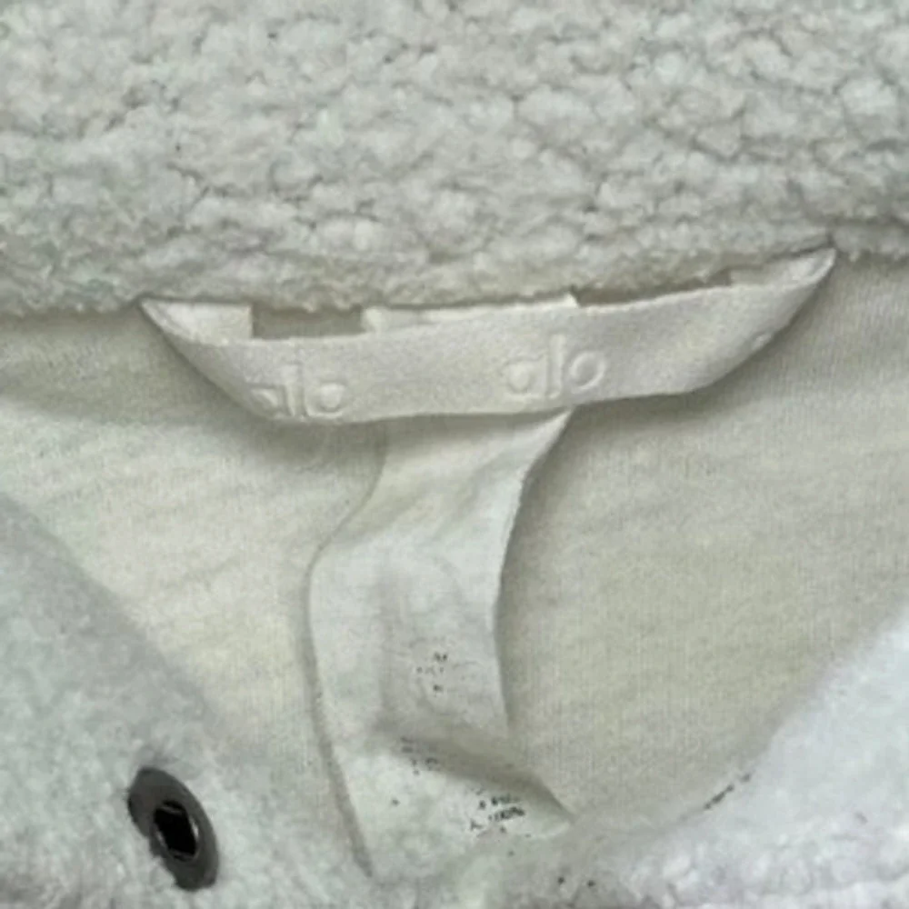 ALO YOGA Micro Sherpa Envy Shacket, Sherpa Snap-Front Jacket, Fleece, Size